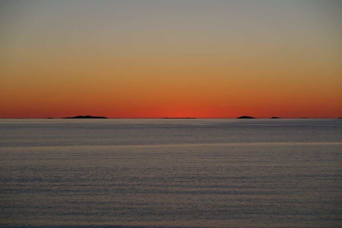 Midnight Sun in Hobie kayaks Sommarøy Tromsø - Image 4